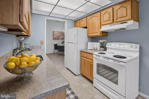 Kitchen - 15311 Beaverbrook Ct #90-3K, Silver Spring, MD 20906 photo 1 of 4