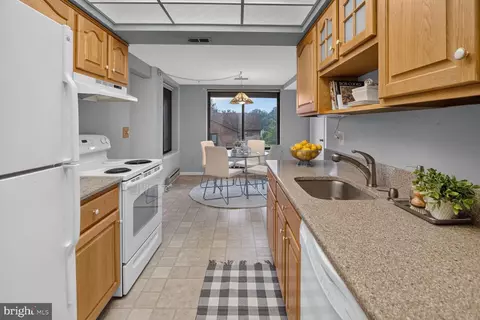 Kitchen - 15311 Beaverbrook Ct #90-3K, Silver Spring, MD 20906 photo 4 of 4