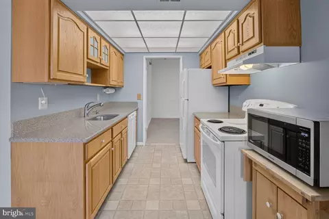 Kitchen - 15311 Beaverbrook Ct #90-3K, Silver Spring, MD 20906 photo 2 of 3