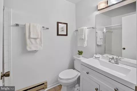 Bath - 15311 Beaverbrook Ct #90-3K, Silver Spring, MD 20906 photo 3 of 3