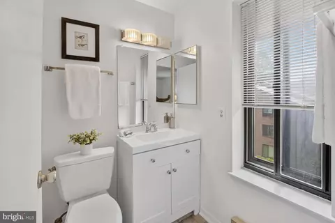 Bath - 15311 Beaverbrook Ct #90-3K, Silver Spring, MD 20906 photo 1 of 3