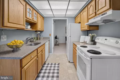 Kitchen - 15311 Beaverbrook Ct #90-3K, Silver Spring, MD 20906 photo 2 of 4