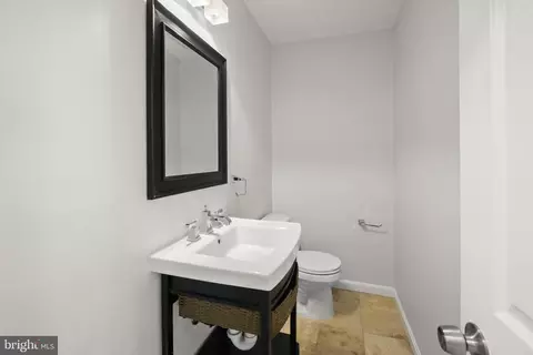 Bath - 2801 Village Ln, Silver Spring, MD 20906 photo 1 of 5
