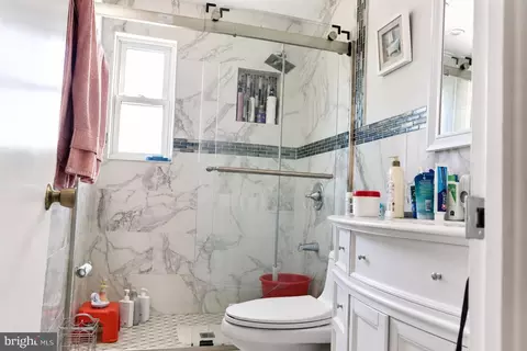 723 Lowander Ln, Silver Spring, MD 20901 photo 2