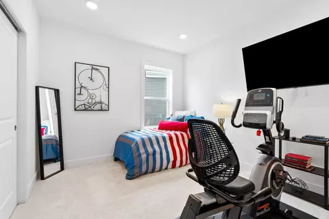Bedroom - 22443 Sculpin Brook Rd, Boyds, MD 20841 photo 6 of 9