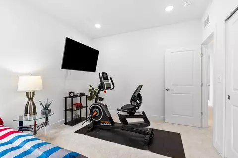 Bedroom - 22443 Sculpin Brook Rd, Boyds, MD 20841 photo 7 of 9