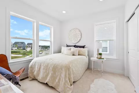 Bedroom - 22443 Sculpin Brook Rd, Boyds, MD 20841 photo 4 of 9