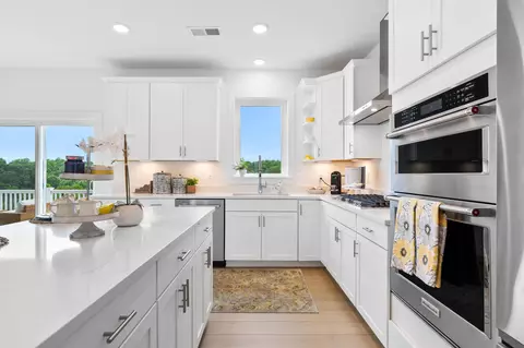 Kitchen - 22443 Sculpin Brook Rd, Boyds, MD 20841 photo 4 of 4