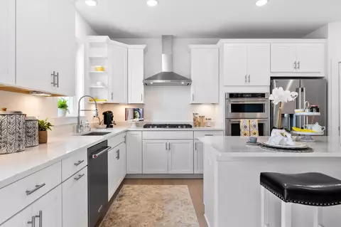 Kitchen - 22443 Sculpin Brook Rd, Boyds, MD 20841 photo 2 of 4