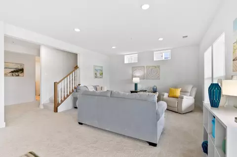 Living - 22443 Sculpin Brook Rd, Boyds, MD 20841 photo 2 of 2