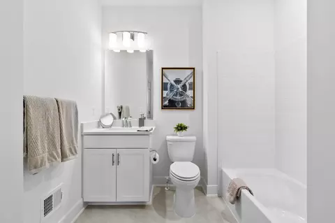 Bath - 22443 Sculpin Brook Rd, Boyds, MD 20841 photo 2 of 3