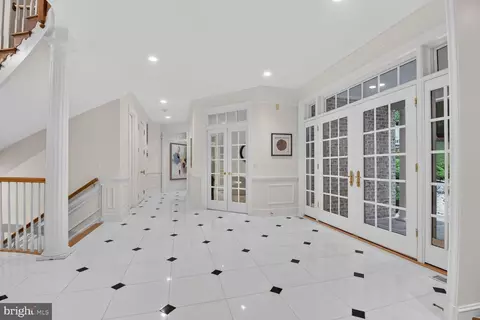 Entry Way - 11216 River View Dr, Potomac, MD 20854 photo 7 of 11