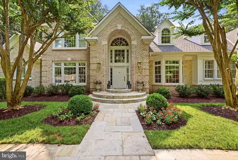 Exterior - 11216 River View Dr, Potomac, MD 20854 photo 3 of 11