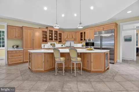 Kitchen - 11216 River View Dr, Potomac, MD 20854 photo 2 of 6