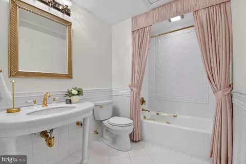 Bath - 11216 River View Dr, Potomac, MD 20854 photo 7 of 9