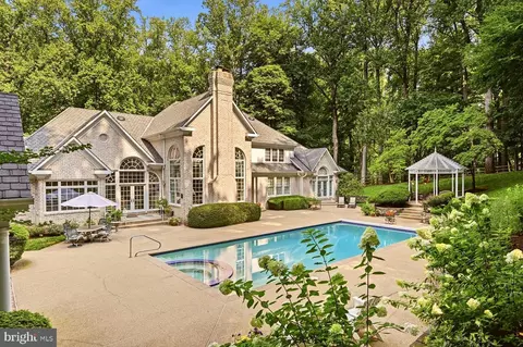 Exterior - 11216 River View Dr, Potomac, MD 20854 photo 6 of 11