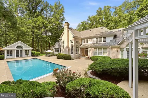 Exterior - 11216 River View Dr, Potomac, MD 20854 photo 7 of 11