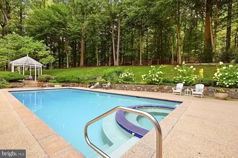 Exterior - 11216 River View Dr, Potomac, MD 20854 photo 8 of 11
