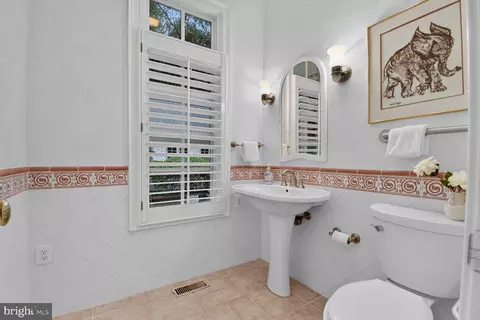 Bath - 11216 River View Dr, Potomac, MD 20854 photo 5 of 9