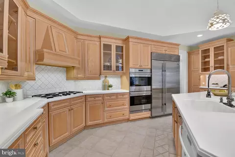 Kitchen - 11216 River View Dr, Potomac, MD 20854 photo 3 of 6