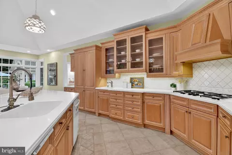 Kitchen - 11216 River View Dr, Potomac, MD 20854 photo 4 of 6