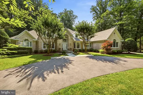 Exterior - 11216 River View Dr, Potomac, MD 20854 photo 2 of 11