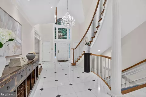 Entry Way - 11216 River View Dr, Potomac, MD 20854 photo 10 of 11