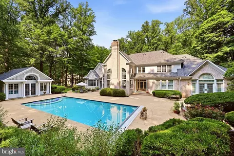 Exterior - 11216 River View Dr, Potomac, MD 20854 photo 5 of 11
