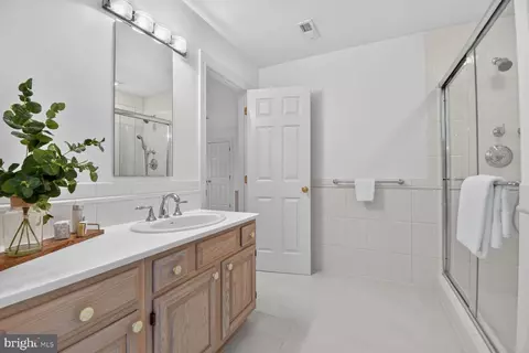 Bath - 11216 River View Dr, Potomac, MD 20854 photo 6 of 9