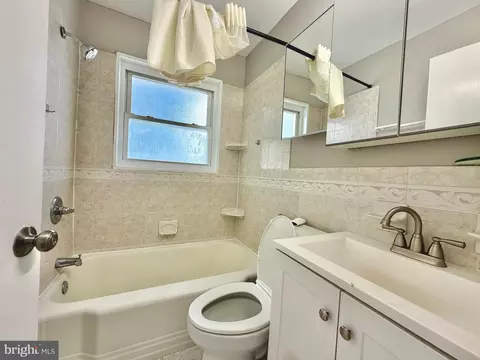 Bath - 10128 Dallas Ave, Silver Spring, MD 20901 photo 2 of 3