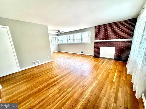 Living - 10128 Dallas Ave, Silver Spring, MD 20901 photo 4 of 7