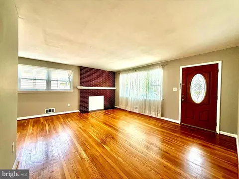 Living - 10128 Dallas Ave, Silver Spring, MD 20901 photo 7 of 7