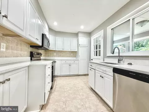 Kitchen - 10128 Dallas Ave, Silver Spring, MD 20901 photo 5 of 7