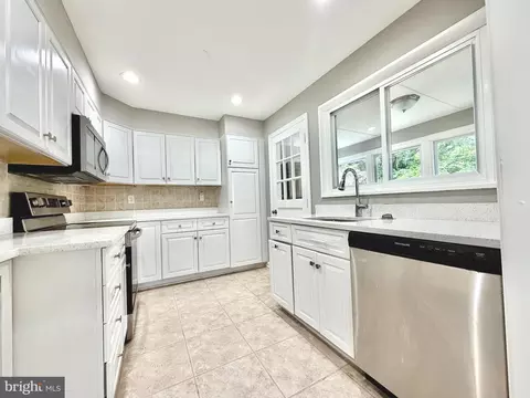 Kitchen - 10128 Dallas Ave, Silver Spring, MD 20901 photo 4 of 7