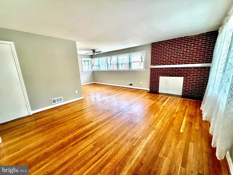 Living - 10128 Dallas Ave, Silver Spring, MD 20901 photo 5 of 7