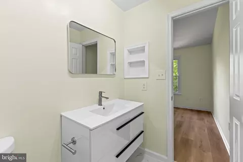 Bath - 2615 Chivalry Ct, Silver Spring, MD 20902 photo 2 of 3