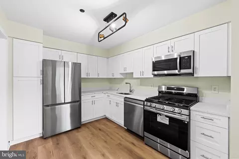 Kitchen - 2615 Chivalry Ct, Silver Spring, MD 20902 photo 2 of 4