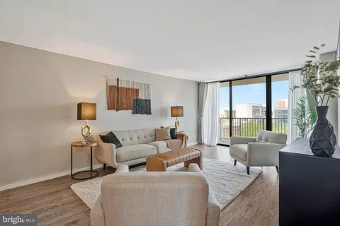 118 Monroe St #1005, Rockville, MD 20850