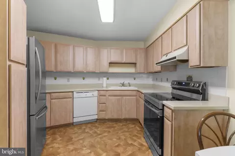 Kitchen - 15100 Interlachen Dr #4-117, Silver Spring, MD 20906 photo 2 of 2