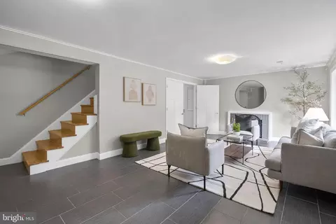 Living - 822 Loxford Ter, Silver Spring, MD 20901 photo 3 of 4