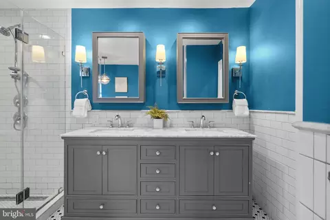 Bath - 822 Loxford Ter, Silver Spring, MD 20901 photo 2 of 5