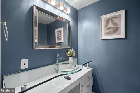 Bath - 822 Loxford Ter, Silver Spring, MD 20901 photo 5 of 5