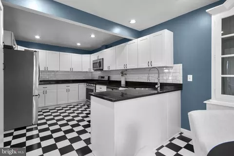 Kitchen - 822 Loxford Ter, Silver Spring, MD 20901 photo 4 of 5