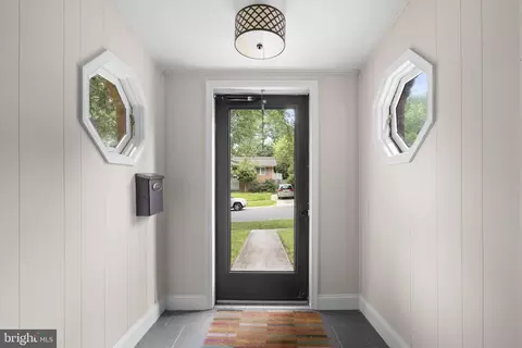 Entry Way - 822 Loxford Ter, Silver Spring, MD 20901 photo 1 of 1
