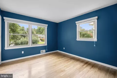 Bedroom - 822 Loxford Ter, Silver Spring, MD 20901 photo 5 of 6