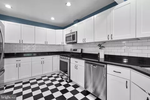 Kitchen - 822 Loxford Ter, Silver Spring, MD 20901 photo 3 of 5