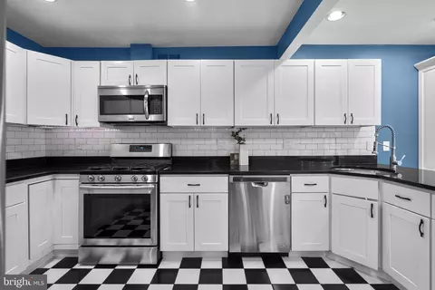 Kitchen - 822 Loxford Ter, Silver Spring, MD 20901 photo 2 of 5