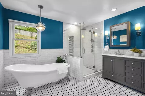 Bath - 822 Loxford Ter, Silver Spring, MD 20901 photo 1 of 5
