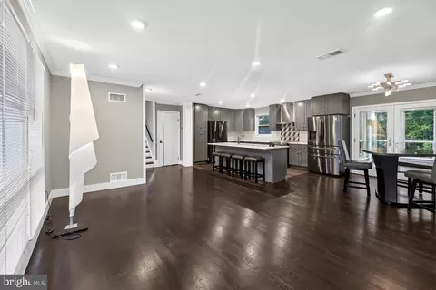 Entry Way - 10 Shanandale Ct, Silver Spring, MD 20904 photo 4 of 7