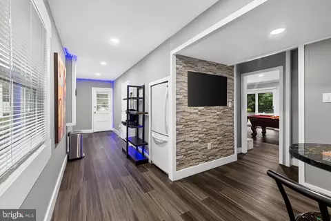 Entry Way - 10 Shanandale Ct, Silver Spring, MD 20904 photo 6 of 7